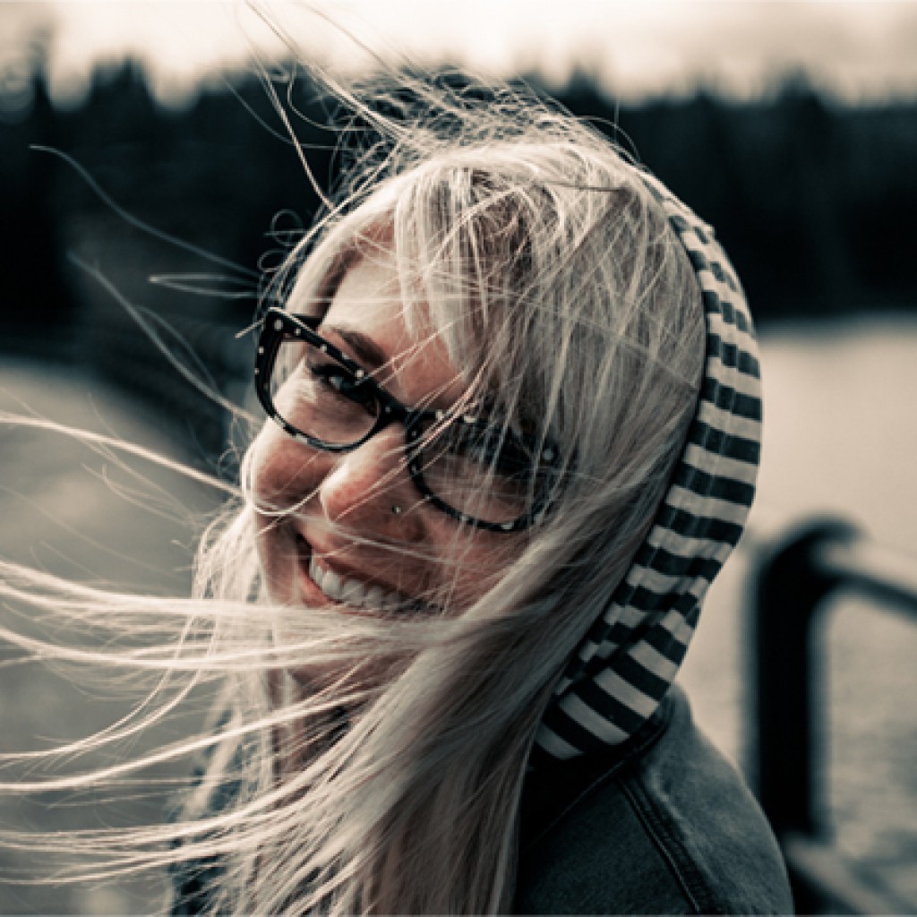 Chica con gafas