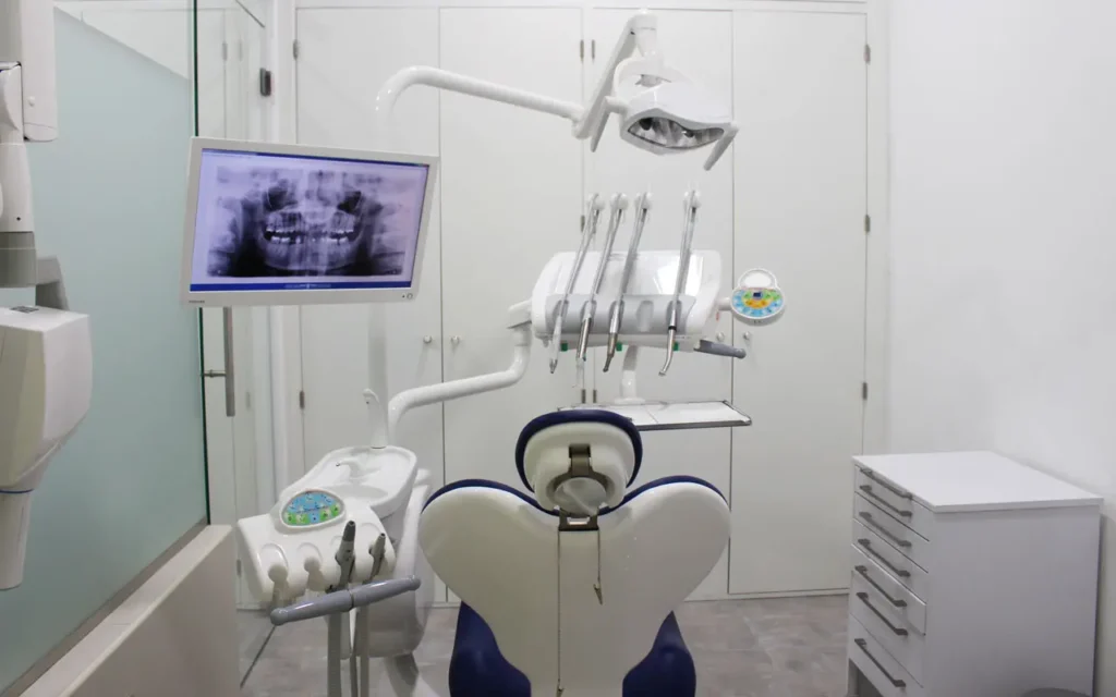 Gabinete dental clínica Menjívar